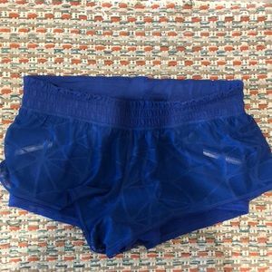 Lululemon sheer geometric print shorts 2.5 with liner